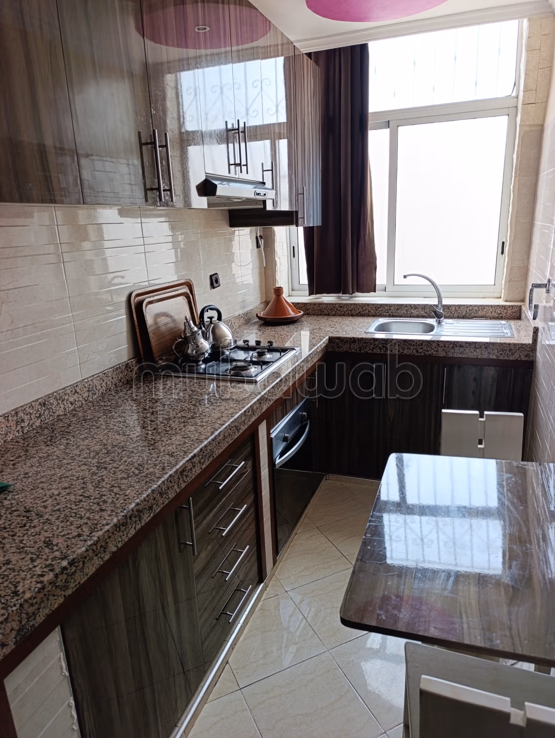 Venta de un apartamento en el barrio de Al-Farah. 23 piezas increíbles. Amueblado