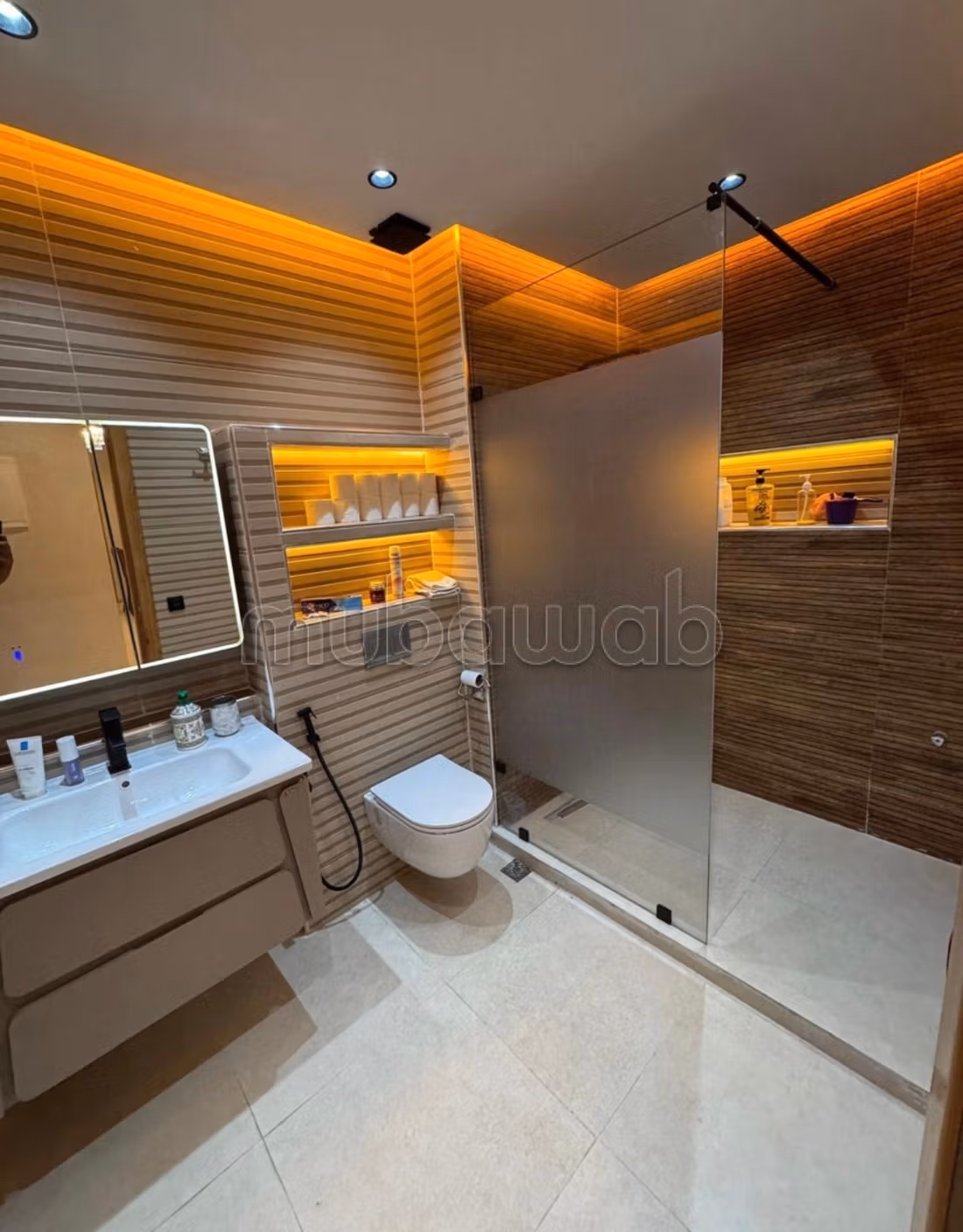 Superbe appartement à vendre à Targa.
2 chambres agréables.
Meublé — 2