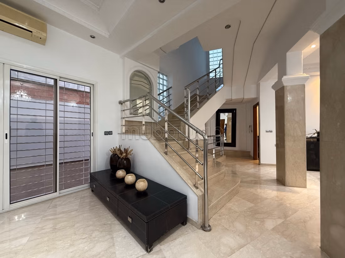 Location villa 4 pleasant bedrooms. Traditional living room and satellite antenna system