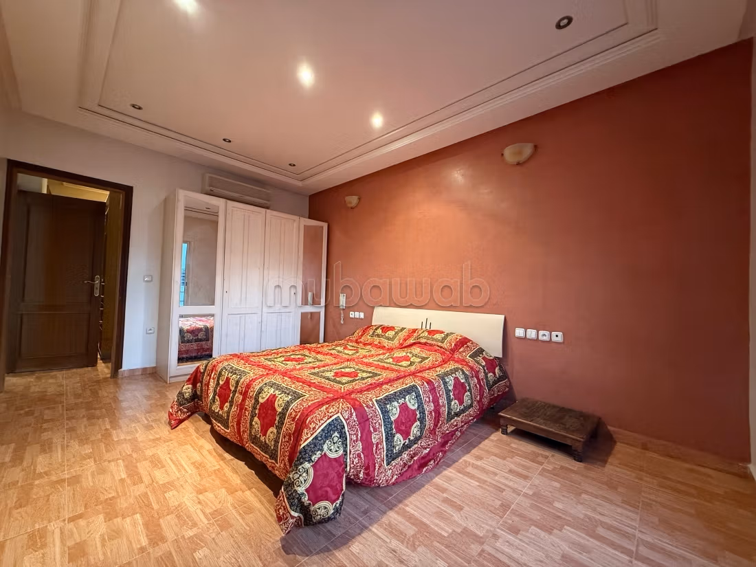 Location villa 4 pleasant bedrooms. Traditional living room and satellite antenna system
