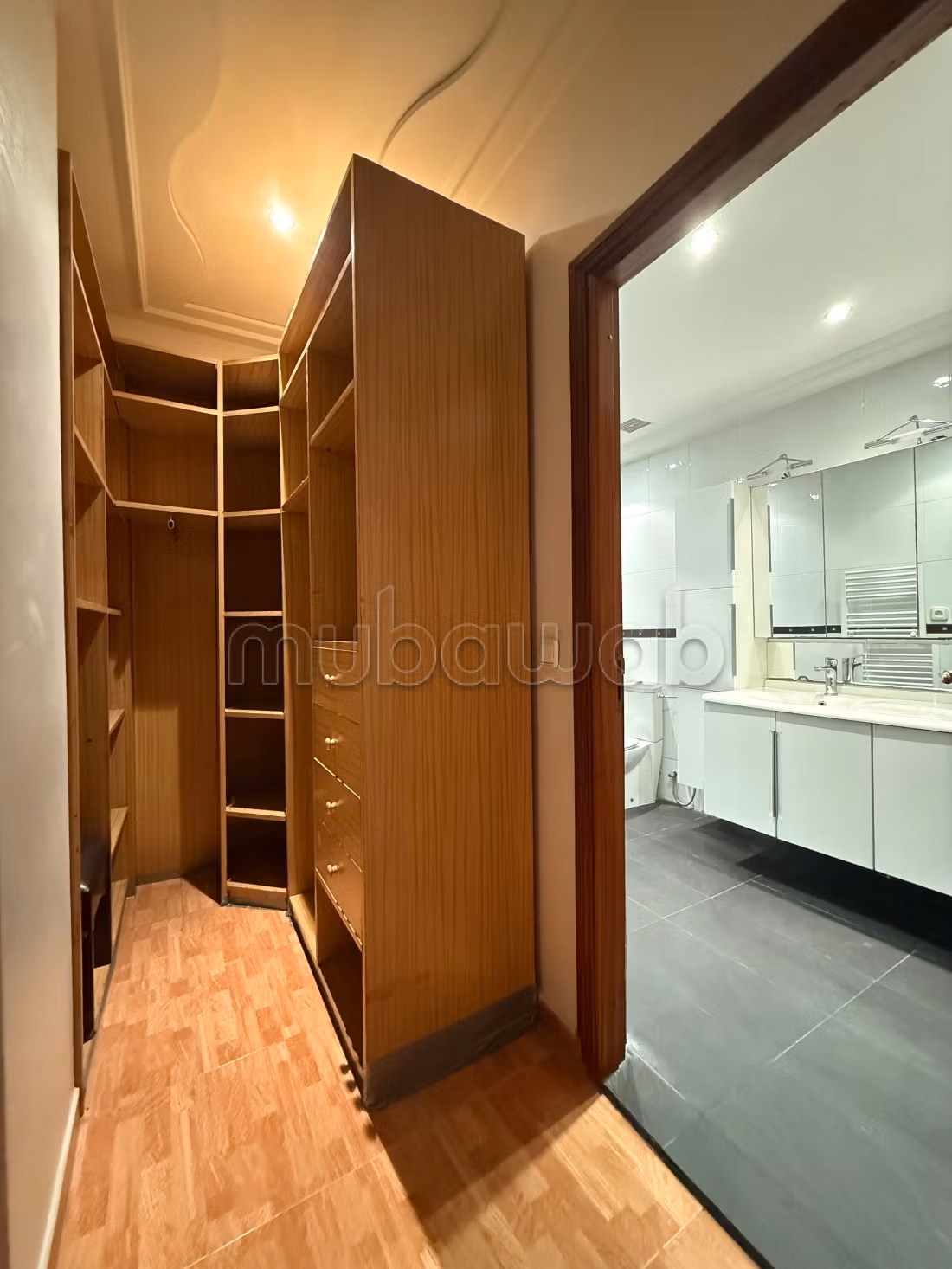Location villa 4 pleasant bedrooms. Traditional living room and satellite antenna system