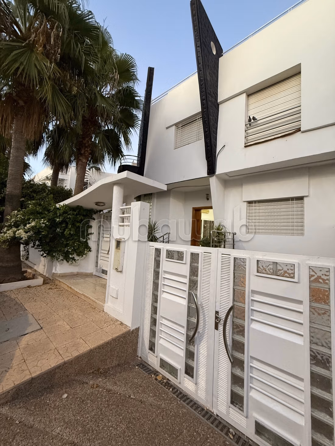 Location villa 4 pleasant bedrooms. Traditional living room and satellite antenna system