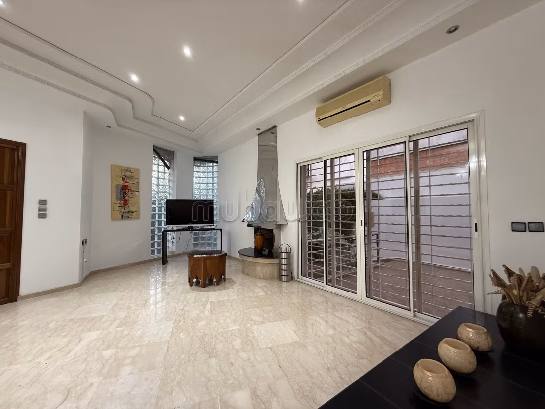 Location villa 4 pleasant bedrooms. Traditional living room and satellite antenna system