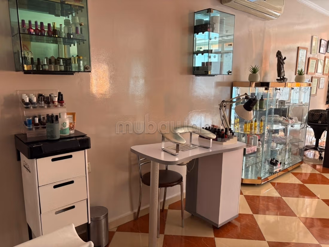 Vendita di SPA e salone di bellezza e parrucchiere
