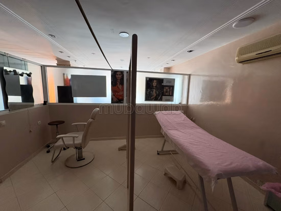 Vendita di SPA e salone di bellezza e parrucchiere