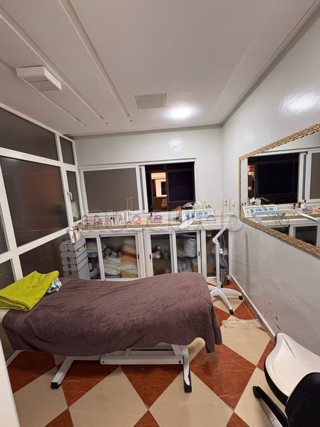 Vendita di SPA e salone di bellezza e parrucchiere