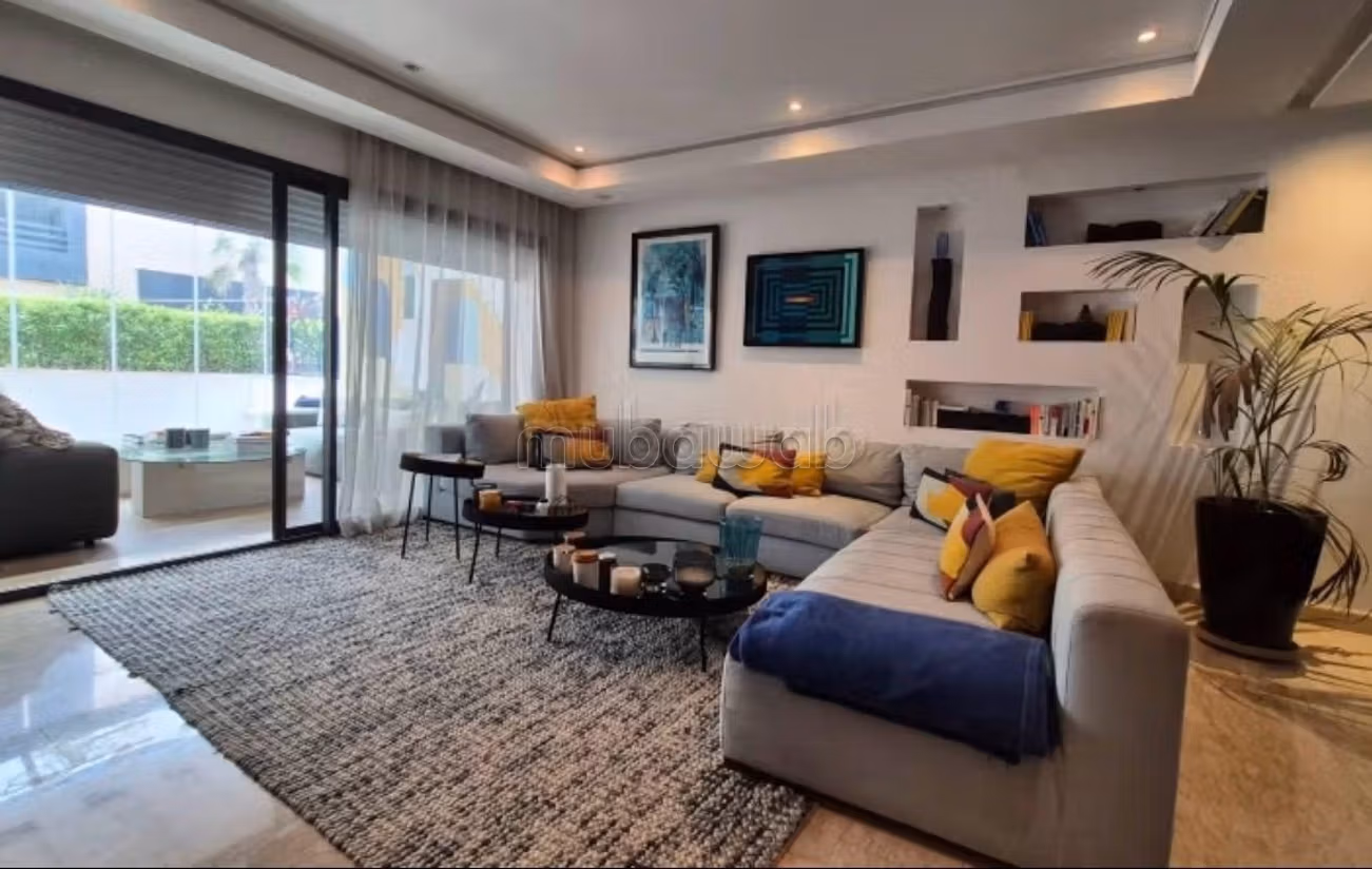 Empty apartment for rent in Darbouazza