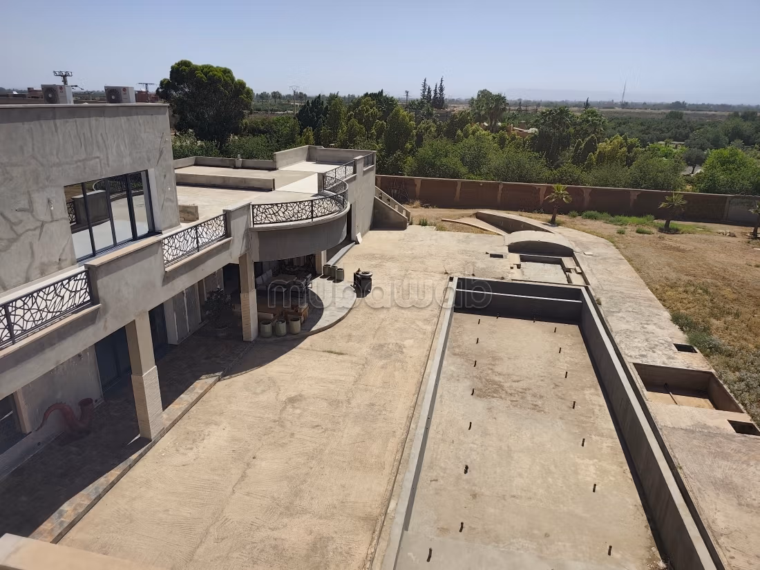 Guest palace for sale on Ourika Road Zaraba Canal. Total area 2500 m². Registered tourist project