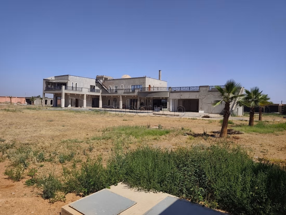 Guest palace for sale on Ourika Road Zaraba Canal. Total area 2500 m². Registered tourist project