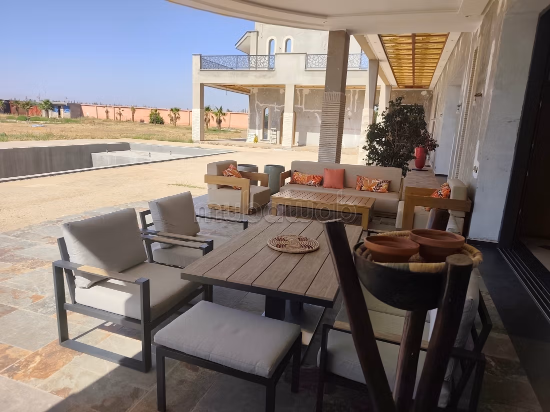 Guest palace for sale on Ourika Road Zaraba Canal. Total area 2500 m². Registered tourist project