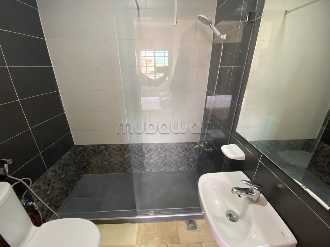 Apartments for rent with pool 4 comfortable rooms. Typical Moroccan living room, secure residence