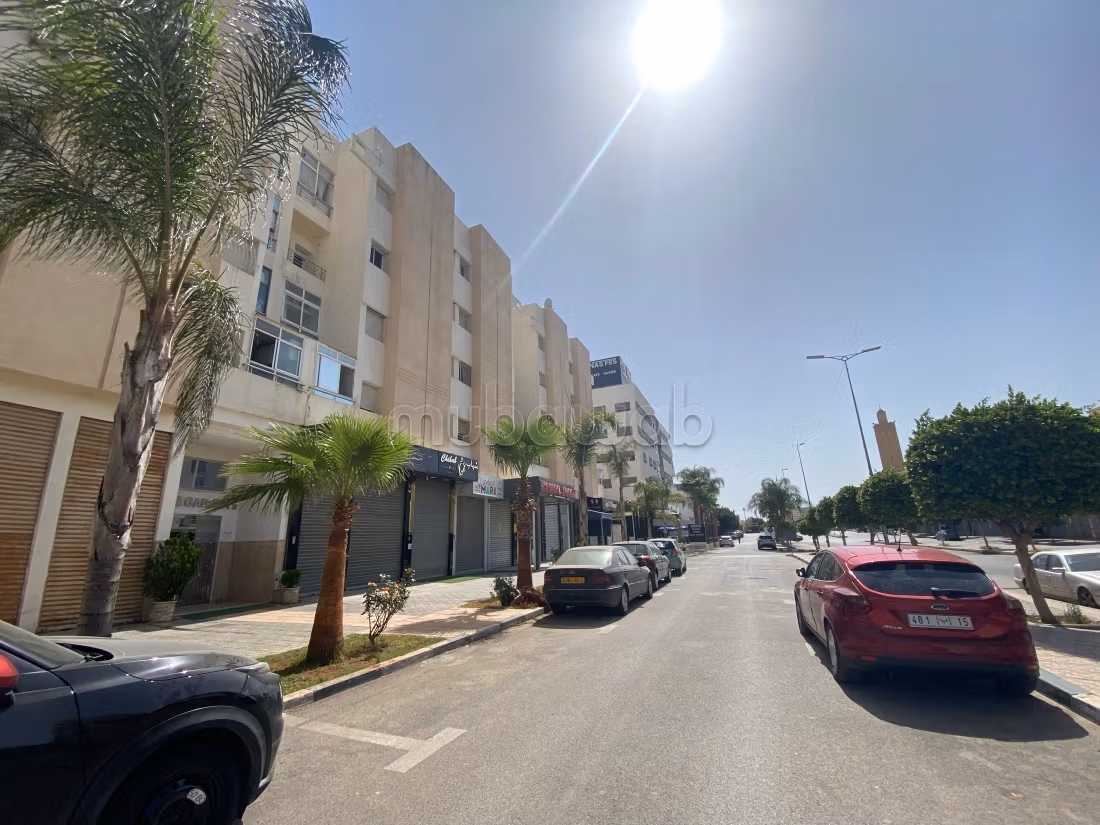 Apartments for rent with pool 4 comfortable rooms. Typical Moroccan living room, secure residence