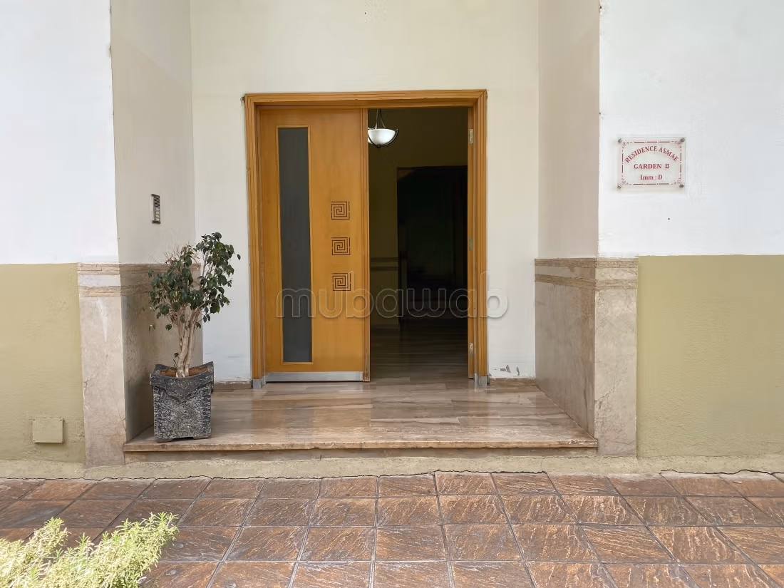 Apartments for rent with pool 4 comfortable rooms. Typical Moroccan living room, secure residence