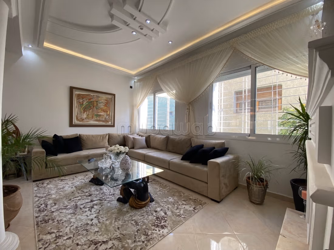 Location saisonnière à Agdal. 
Surface de 170 m². 
Service de concierge et climatisation