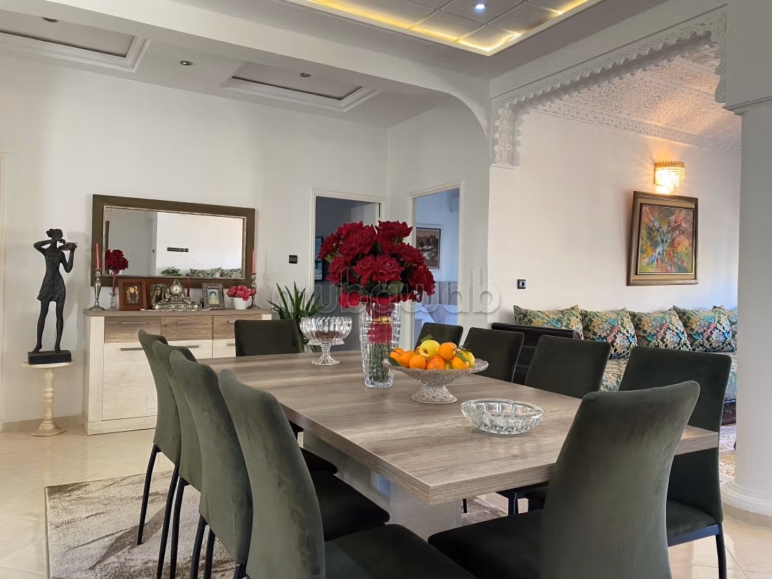 Location saisonnière à Agdal. 
Surface de 170 m². 
Service de concierge et climatisation
