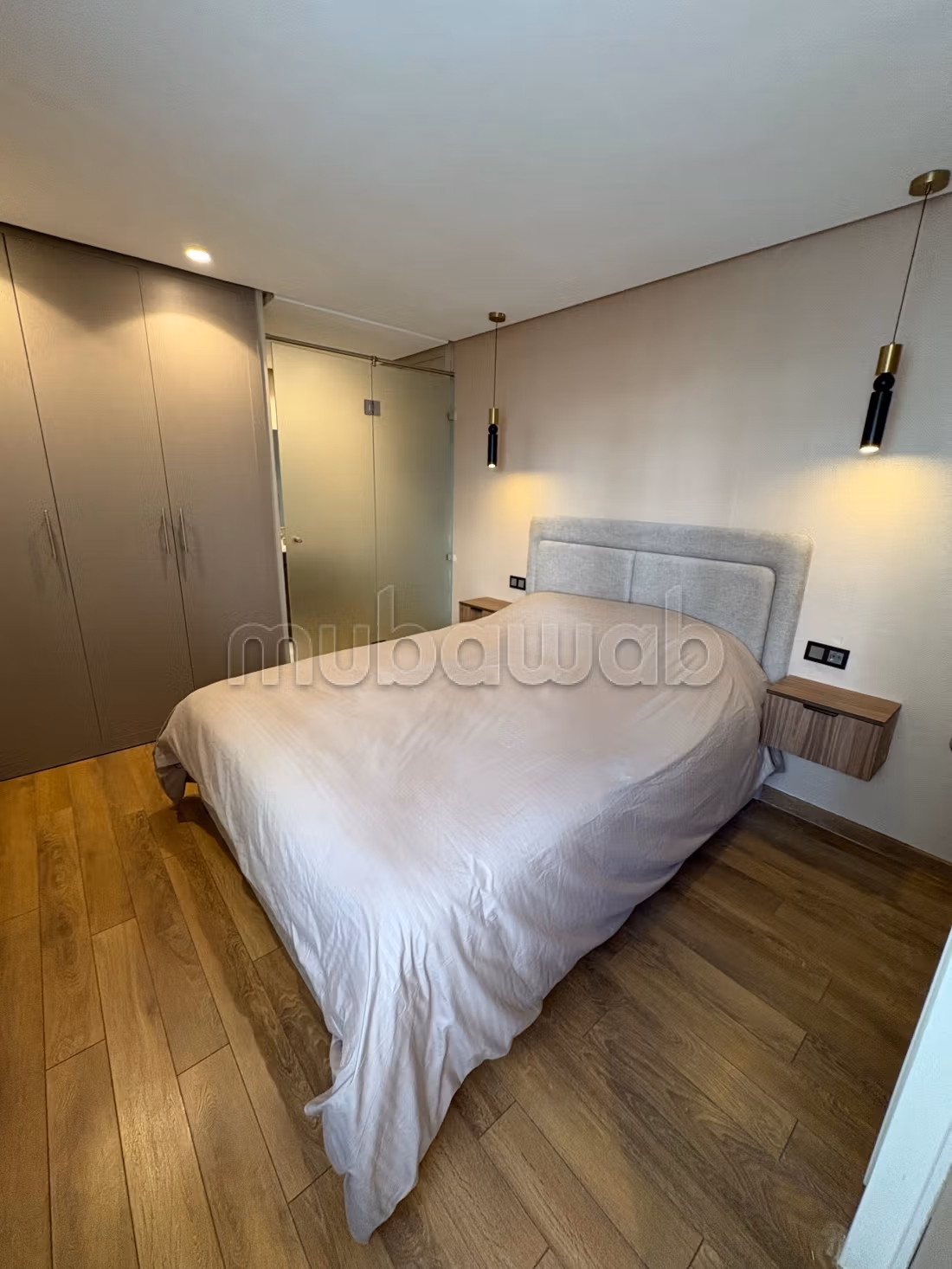 Louez cet appartement à Bourgogne Ouest.
1 Pièce. Meublé — 3