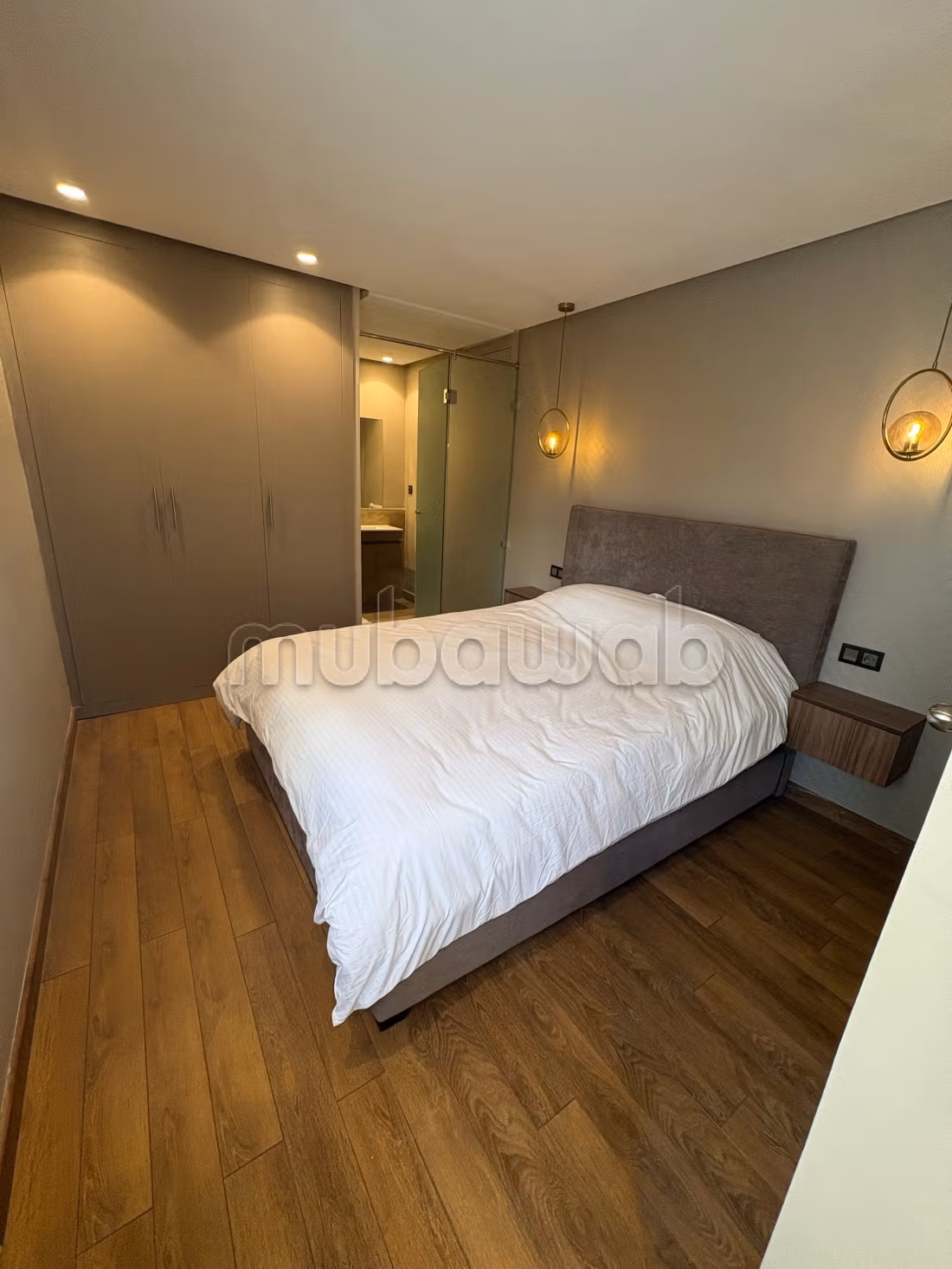 Louez cet appartement à Bourgogne Ouest.
1 Pièce. Meublé — 4