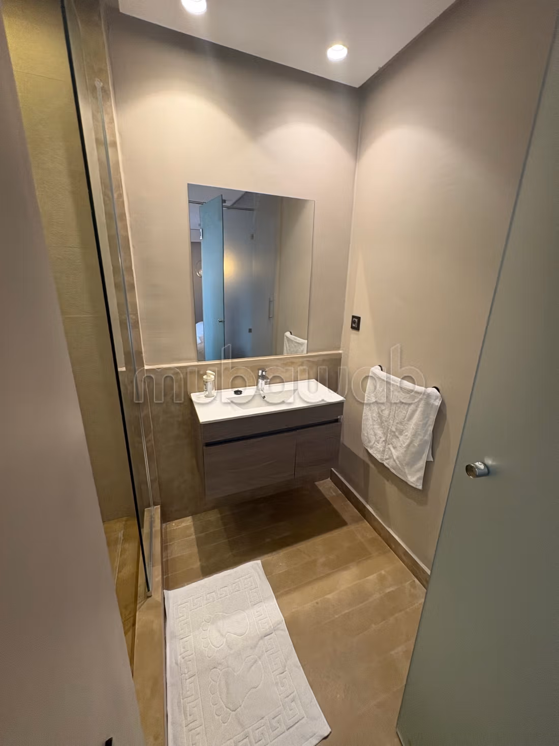Louez cet appartement à Bourgogne Ouest.
1 Pièce. Meublé — 5
