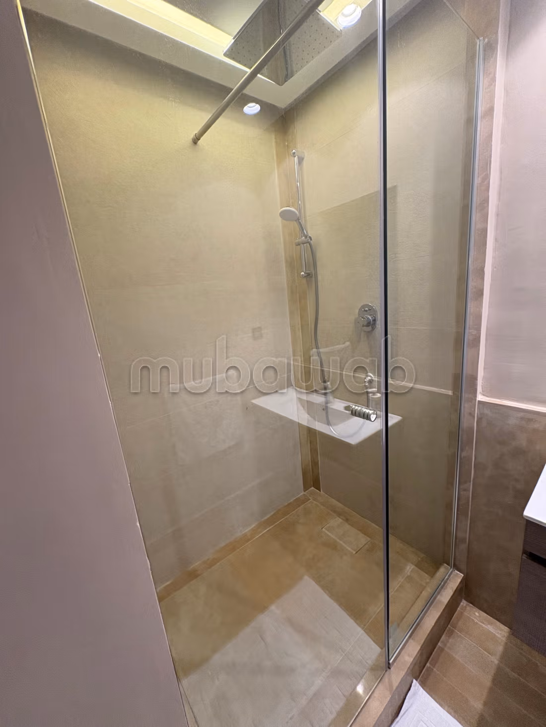 Louez cet appartement à Bourgogne Ouest.
1 Pièce. Meublé — 6