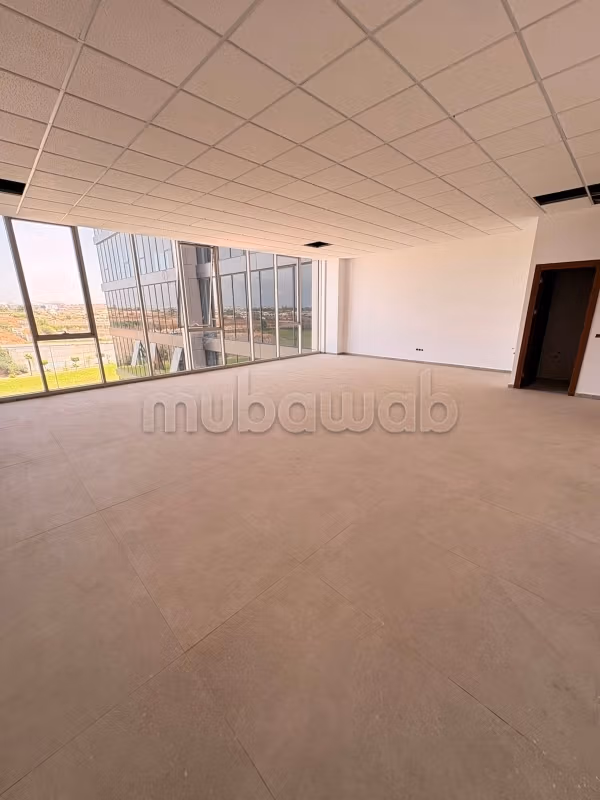 Alquiler de oficinas en Sidi Maarouf. Superficie total 79 m²