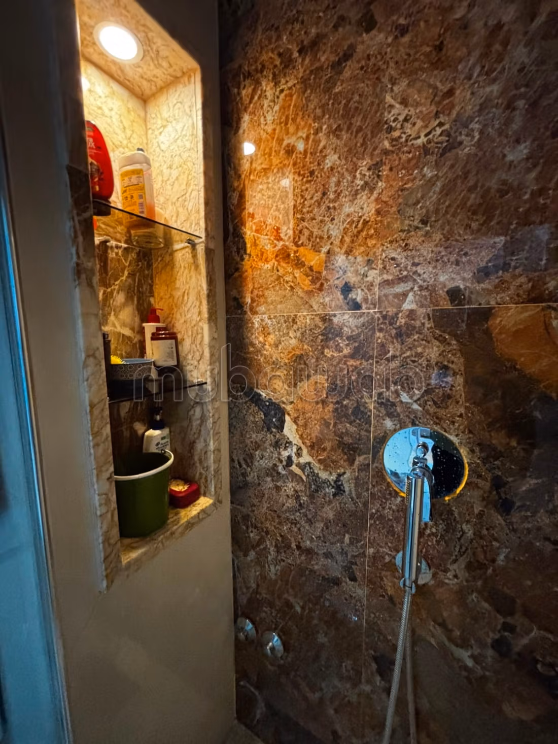 Apartamento en venta en una residencia con piscina en Buzníque