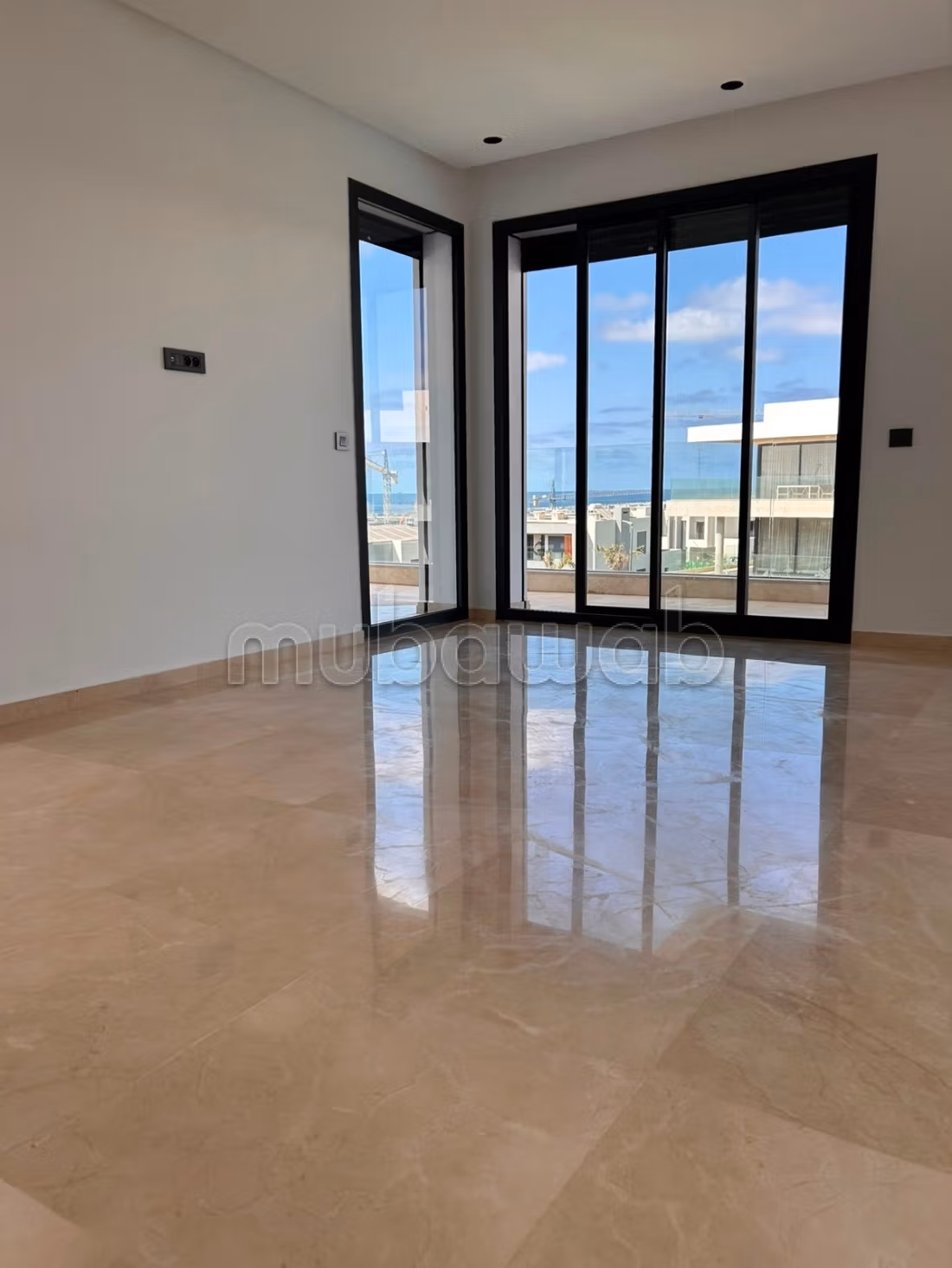 Appart a la location vide a ain Diab
33000dh — 5