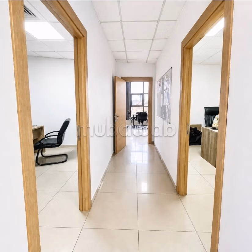 Bureaux à louer à Guéliz. Surface de 101 m². Résidence avec concierge, climatisation générale