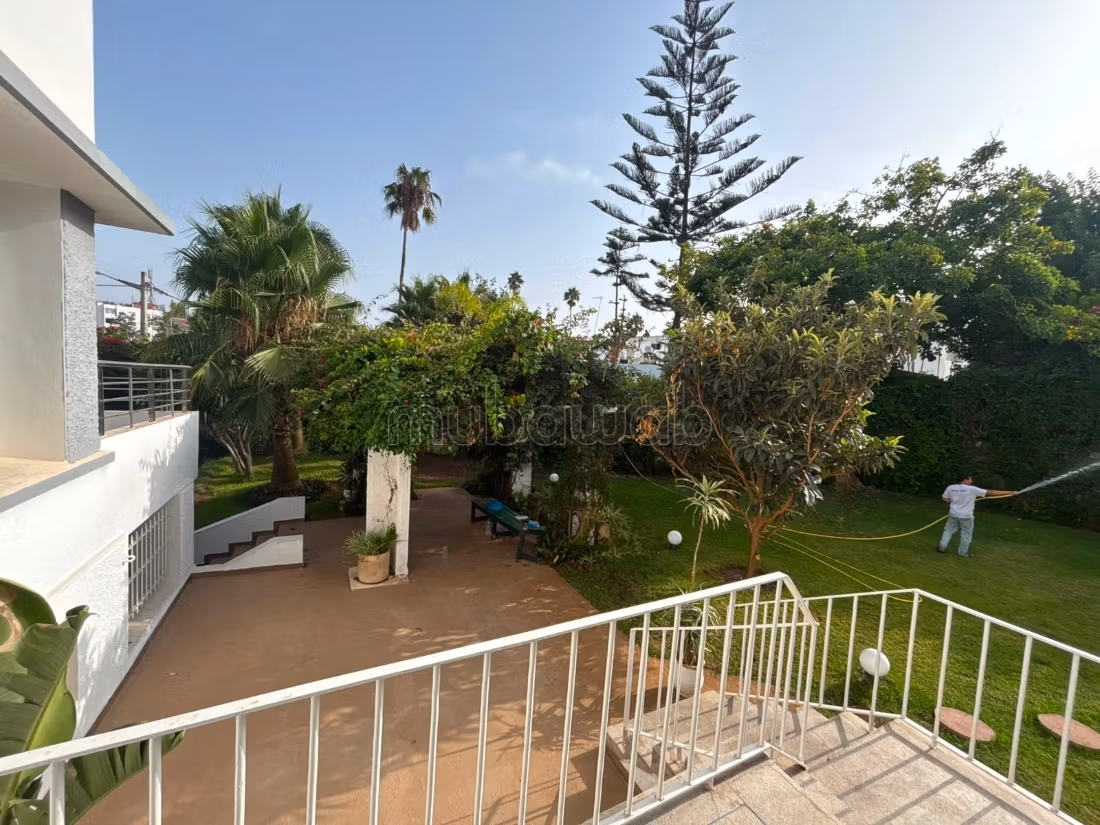 For rent villa in a strategic location in Rabat
