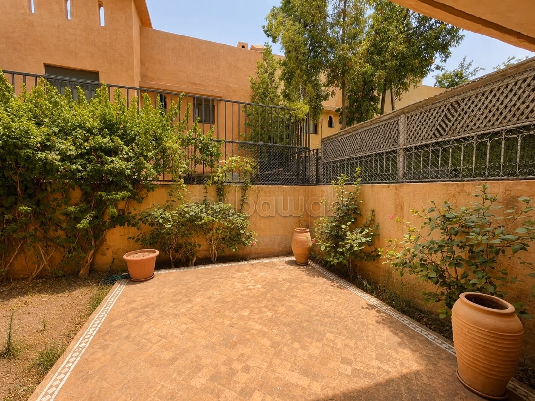 Villa 5 Camere con Giardino Privato, Targa