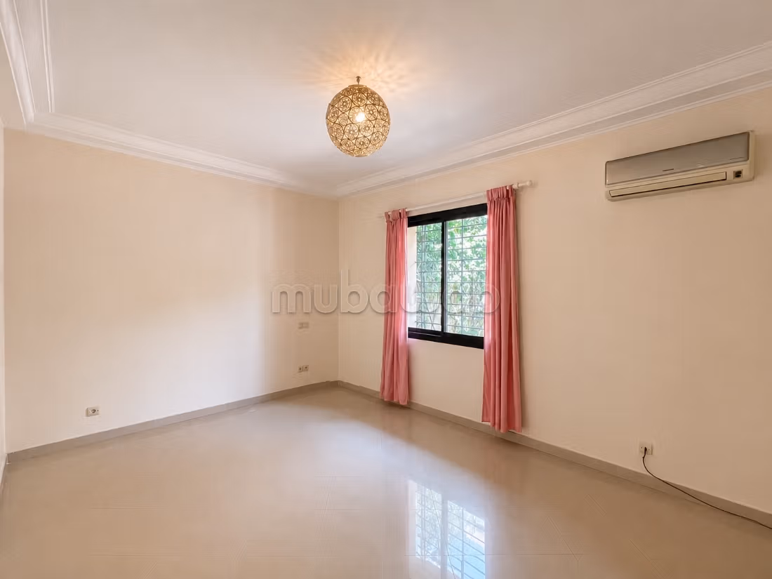 Villa 5 Camere con Giardino Privato, Targa