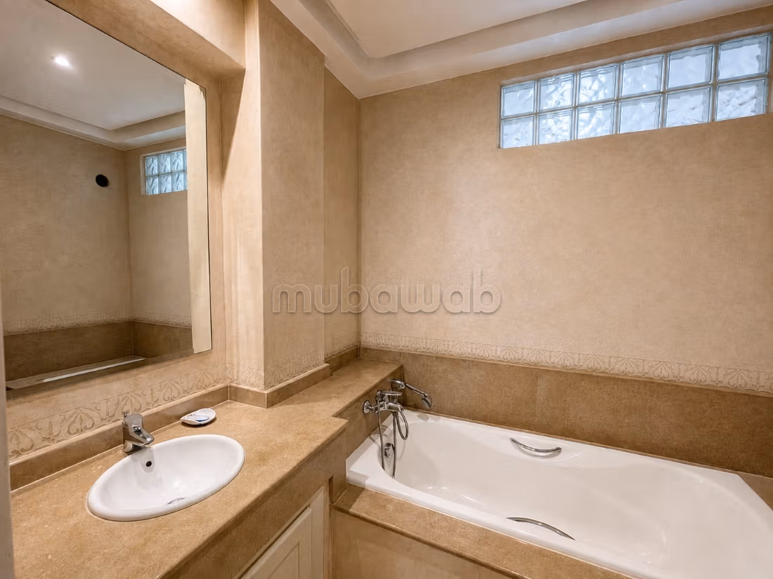 Villa 5 Camere con Giardino Privato, Targa