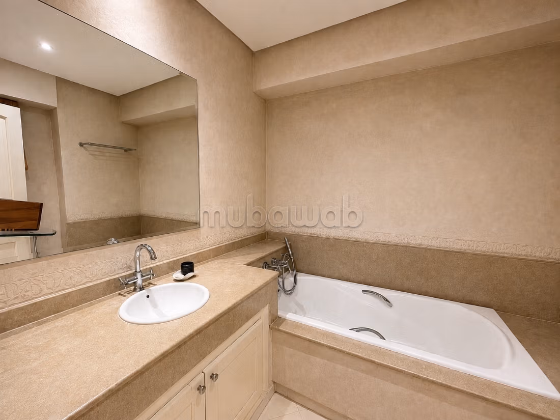 Villa 5 Camere con Giardino Privato, Targa