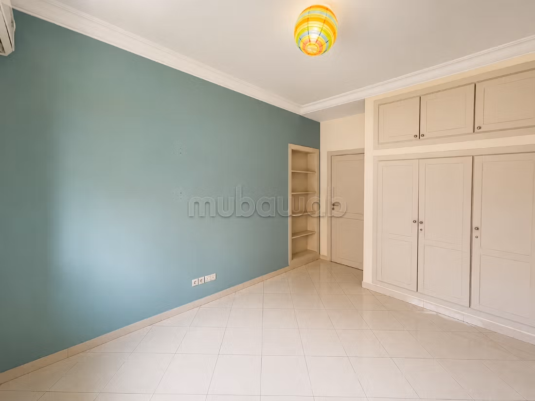 Villa 5 Camere con Giardino Privato, Targa