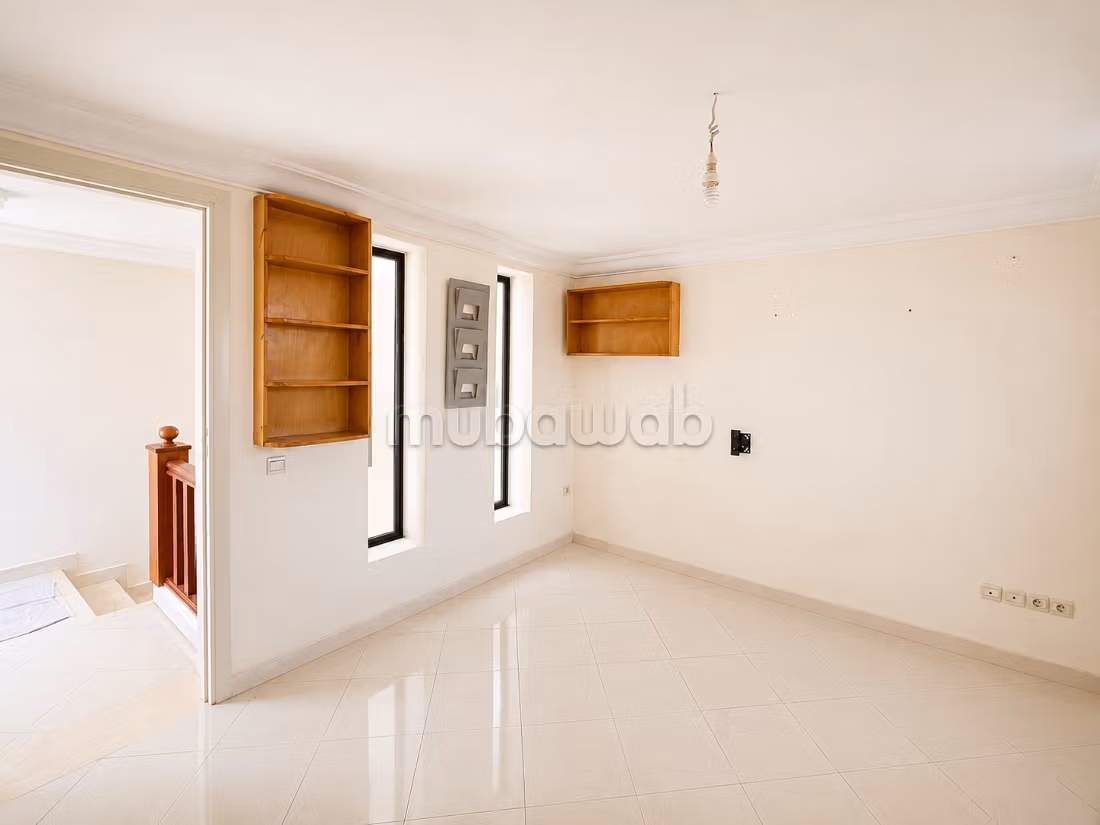 Villa 5 Camere con Giardino Privato, Targa