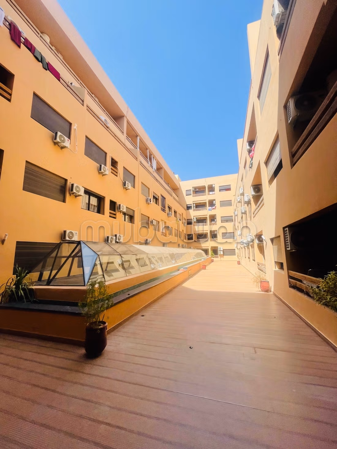 Vend appartement à Guéliz. Surface de 56 m². Prestation de conciergerie, belle Piscine — 2