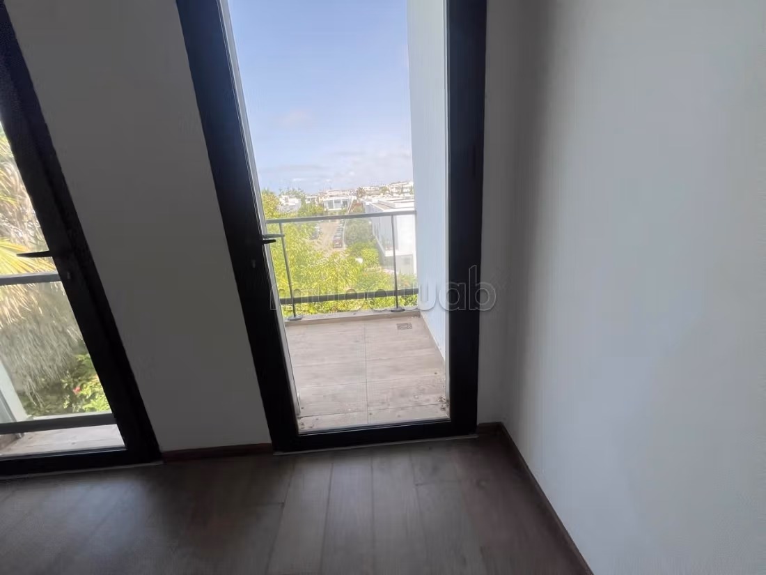 Stunning apartment for sale in Dar Bouazza in a residence with a pool. 3 bedrooms. Elevator and terrace