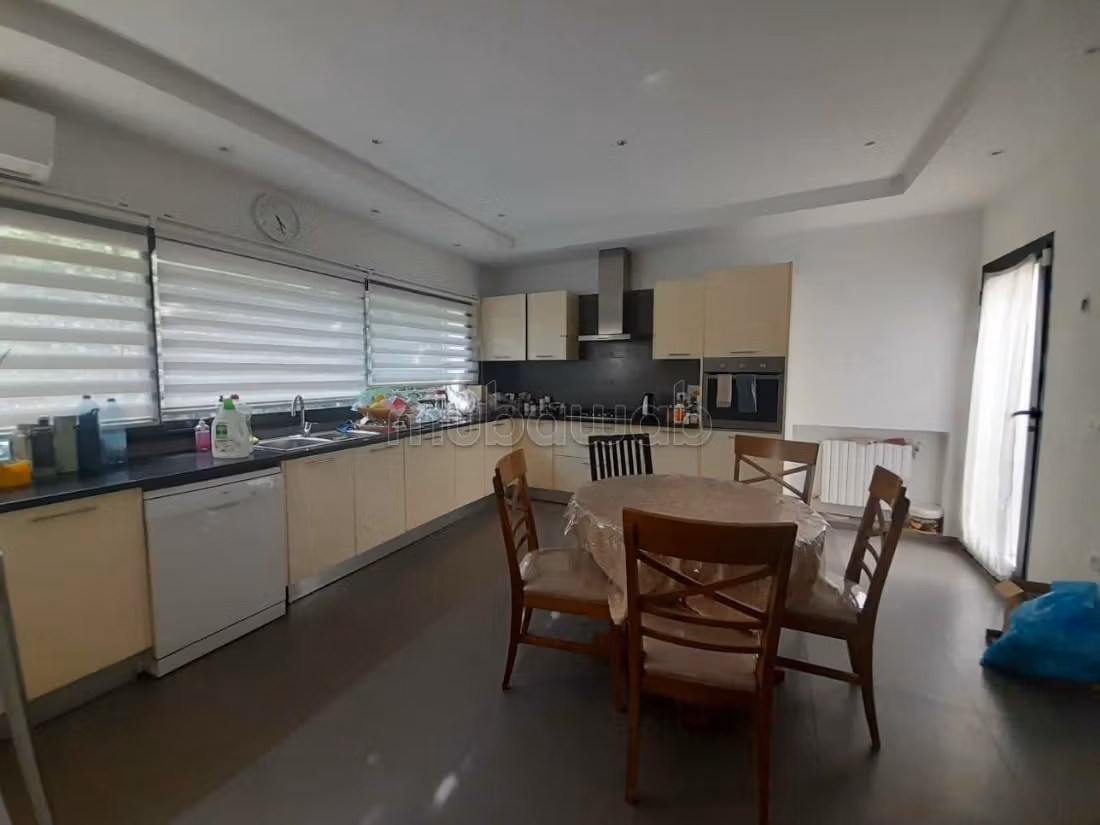 Superba villa con giardino e piscina a Marsa
