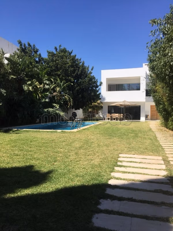Superb villa with garden and swimming pool in Marsa