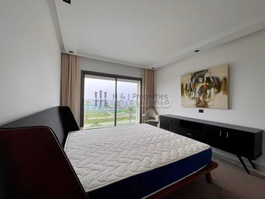 T4 meublé de 157 m² – 3 chambres — 6