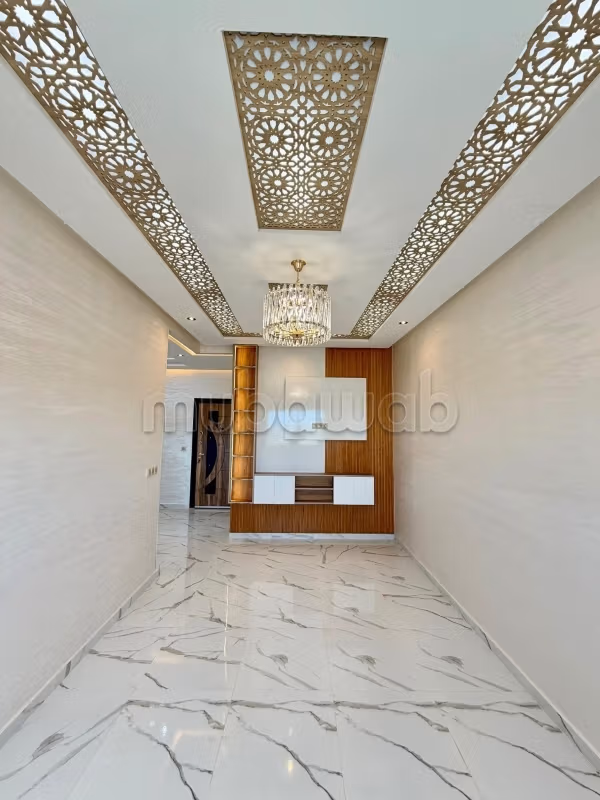 Appartement en vente à Bouznika. 6 pièces confortables. Double vitrage et porte blindée