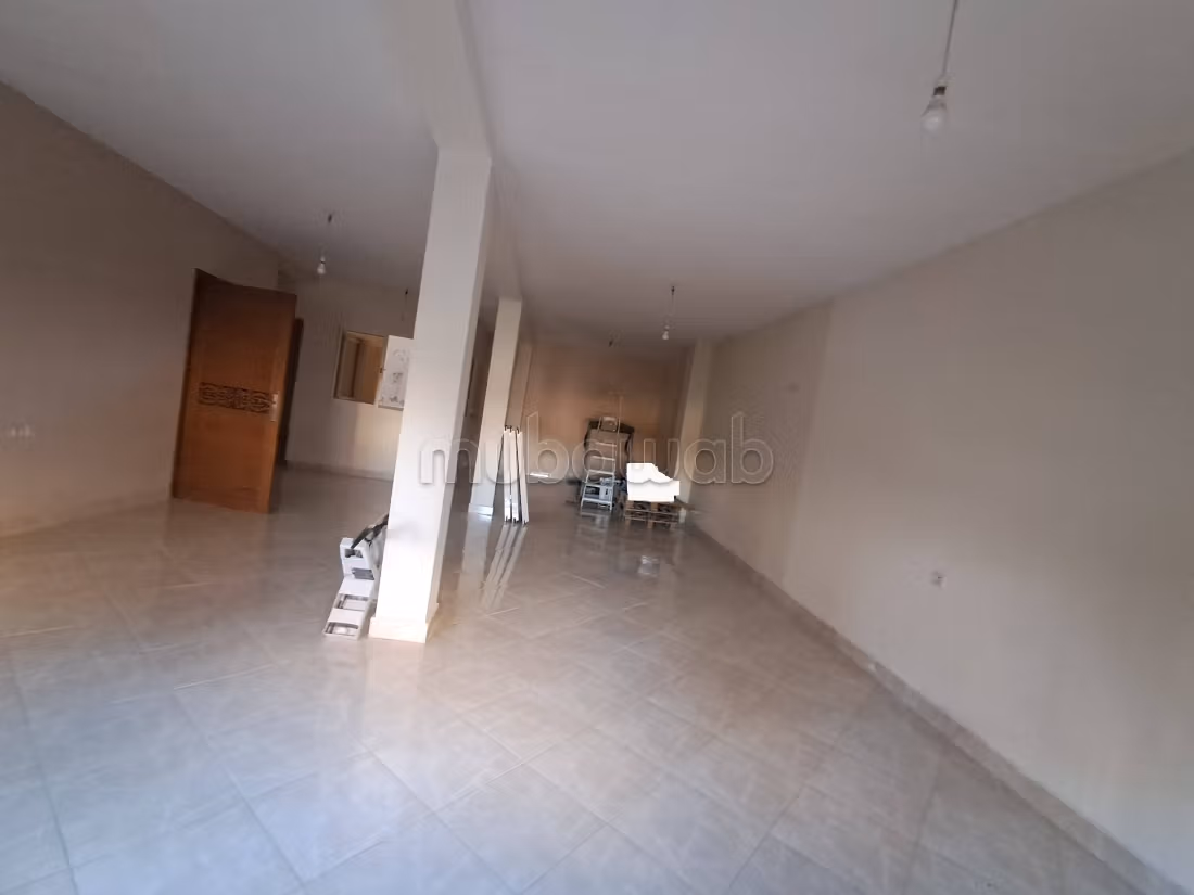 Local Comercial Con Mezzanine de 230 m en Branes 2