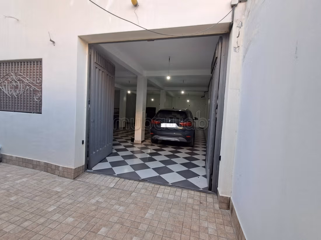Local Comercial Con Mezzanine de 230 m en Branes 2