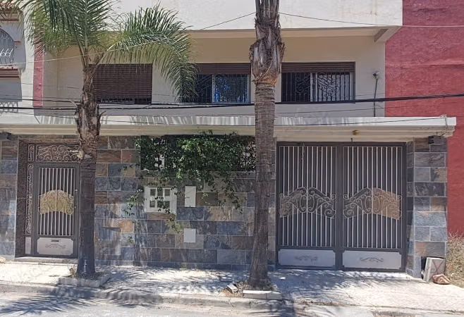 محل تجاري واسع للكراء بطنجة – برانس 2,230 م²