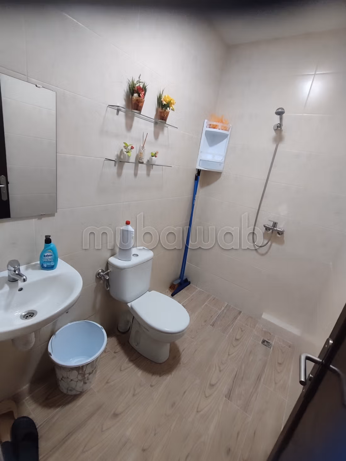 Appartements à louer à Hay Salam. Surface totale 80 m². Salon typique marocain, résidence sécurisée