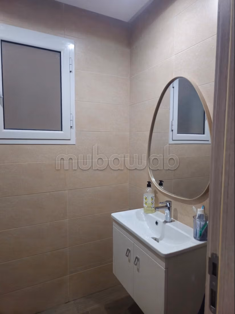 Rent an apartment in Cité Taieb Mhiri. 3 lovely rooms. Furnishings