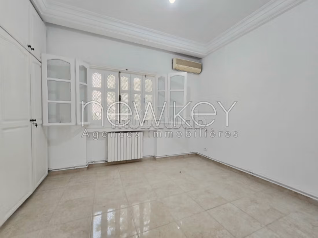 Una villa S5 a La Marsa con giardino