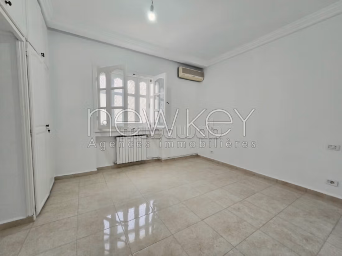 Una villa S5 a La Marsa con giardino