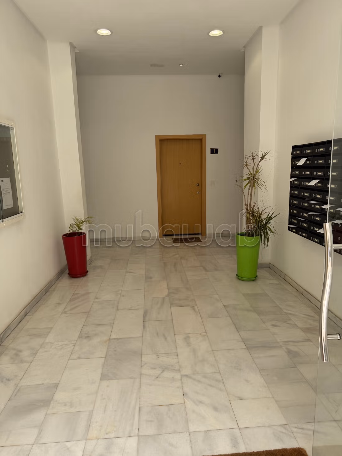 Appartamento in affitto a Maarif Extension. 2 stanze. Antenna satellitare e sicurezza