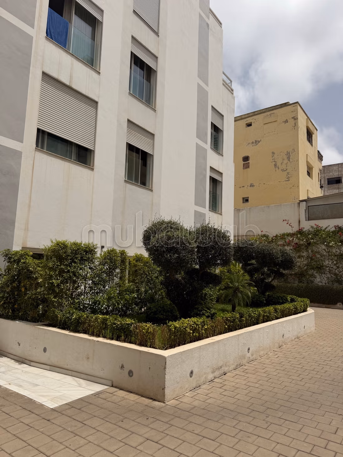 Appartamento in affitto a Maarif Extension. 2 stanze. Antenna satellitare e sicurezza