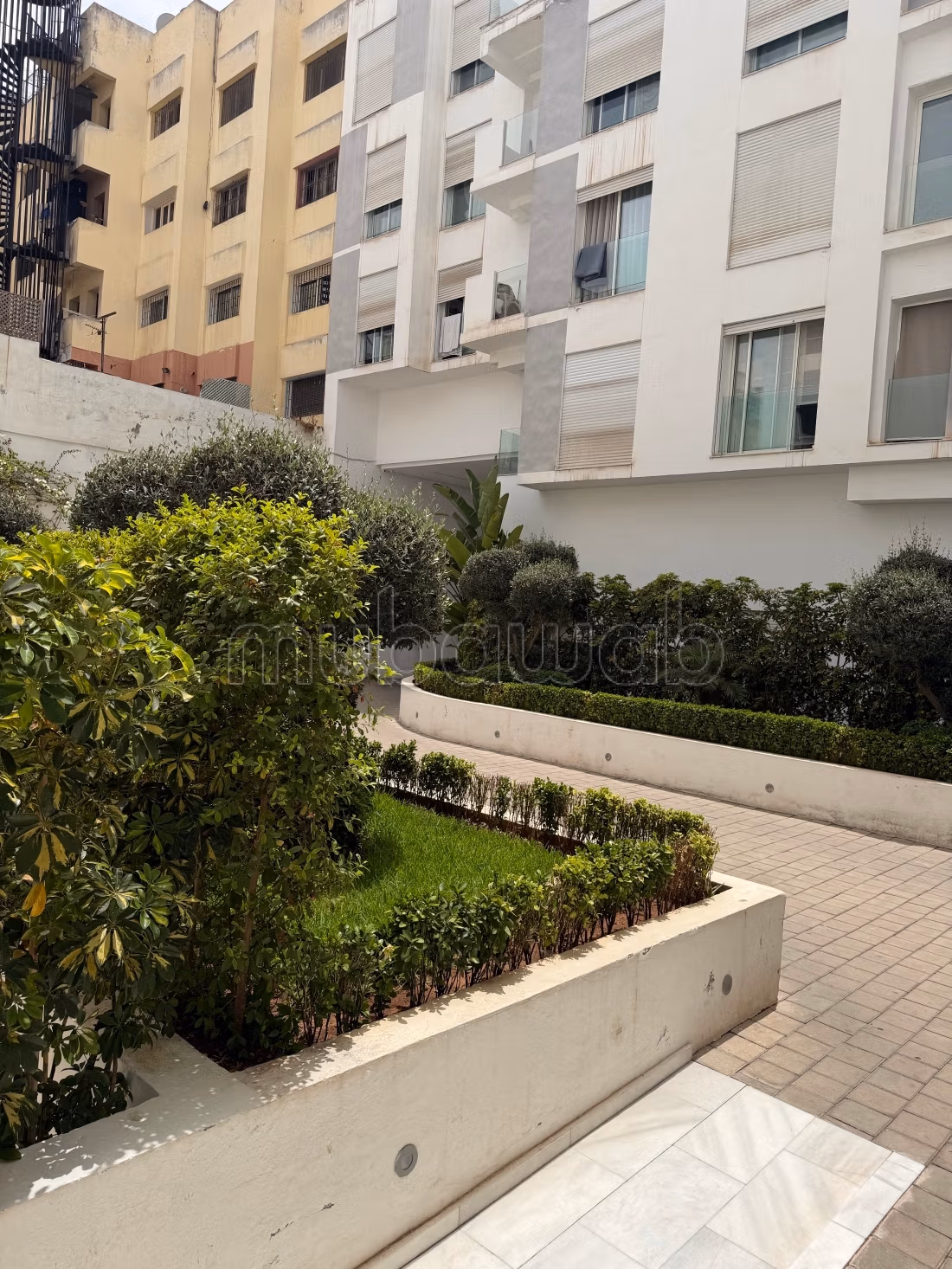Appartamento in affitto a Maarif Extension. 2 stanze. Antenna satellitare e sicurezza